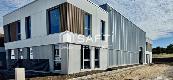 Bâtiment avec bureaux et entrepôt