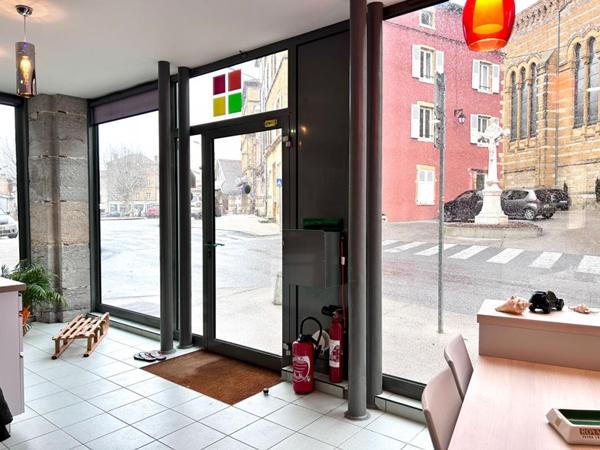 Immeuble avec local commercial Bessenay 148 m2