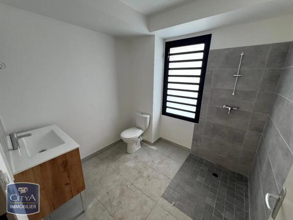 Appartement à louer 3 pièces 64.5m² Saint-Pierre (97410)