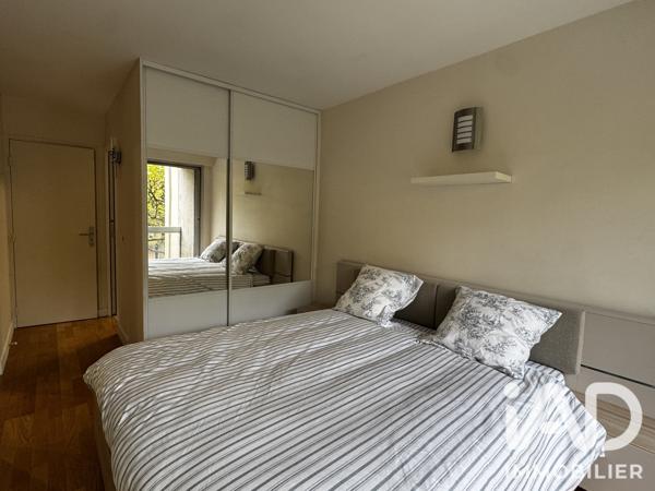 Location appartement 3 pièces 46,52 m² Courbevoie