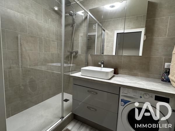 Location appartement 3 pièces 46,52 m² Courbevoie