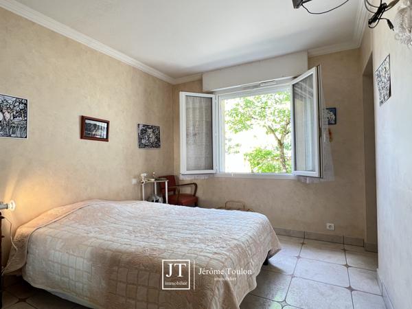 Maison
                                                                                                                                                                                                                                                                                                                        6 pièce(s)                                                                                                                                                                                                          5 chambre(s)                                                                                                                                                                                                          168  m²