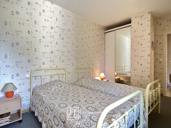 Maison
                                                                                                                                                                                                                                                                                                                        6 pièce(s)                                                                                                                                                                                                          5 chambre(s)                                                                                                                                                                                                          168  m²