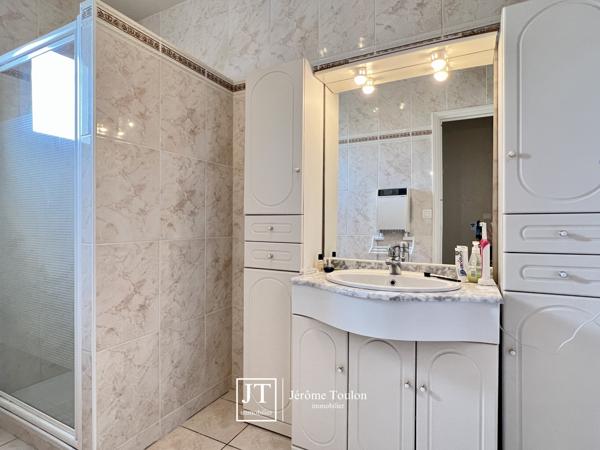 Maison
                                                                                                                                                                                                                                                                                                                        6 pièce(s)                                                                                                                                                                                                          5 chambre(s)                                                                                                                                                                                                          168  m²