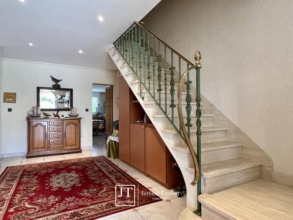 Maison
                                                                                                                                                                                                                                                                                                                        6 pièce(s)                                                                                                                                                                                                          5 chambre(s)                                                                                                                                                                                                          168  m²