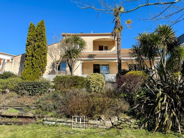 Maison
                                                                                                                                                                                                                                                                                                                        6 pièce(s)                                                                                                                                                                                                          5 chambre(s)                                                                                                                                                                                                          168  m²