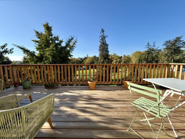 Maison de charme aux vastes volumes avec jardin