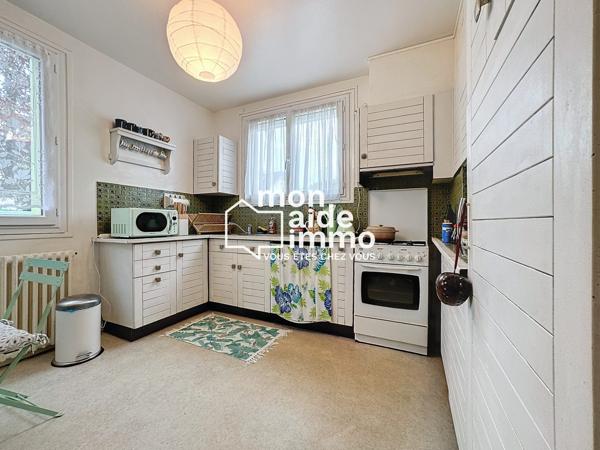 Maison de charme aux vastes volumes avec jardin