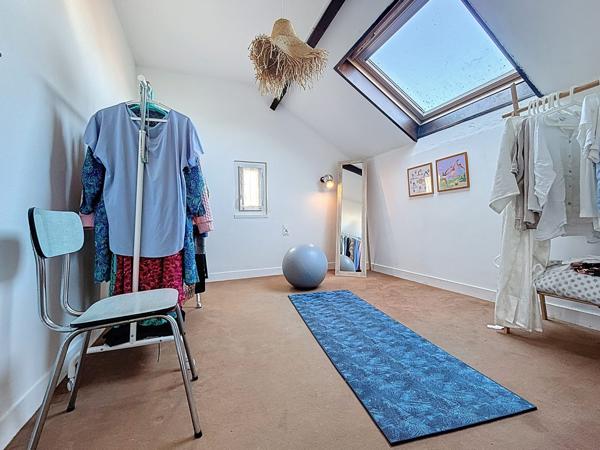 Maison de charme aux vastes volumes avec jardin