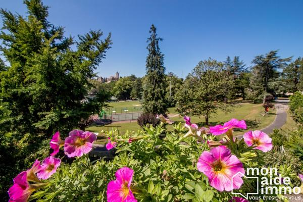 Maison de charme aux vastes volumes avec jardin