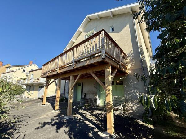 Maison de charme aux vastes volumes avec jardin