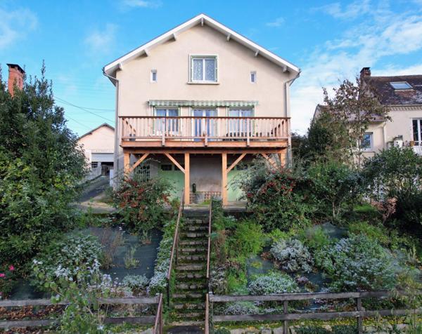 Maison de charme aux vastes volumes avec jardin