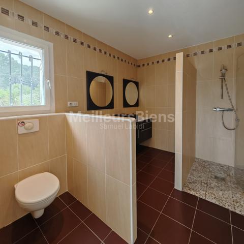 VILLA PLAIN-PIED 200M²ENV / 7 PIECES / TER 1900M² ENV/PISCINE+DEPENDANCE