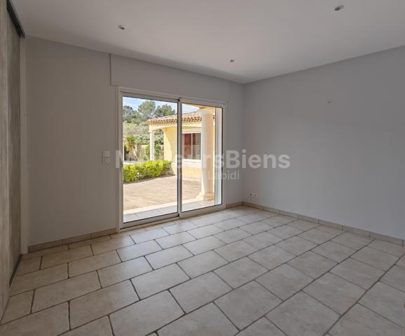 VILLA PLAIN-PIED 200M²ENV / 7 PIECES / TER 1900M² ENV/PISCINE+DEPENDANCE