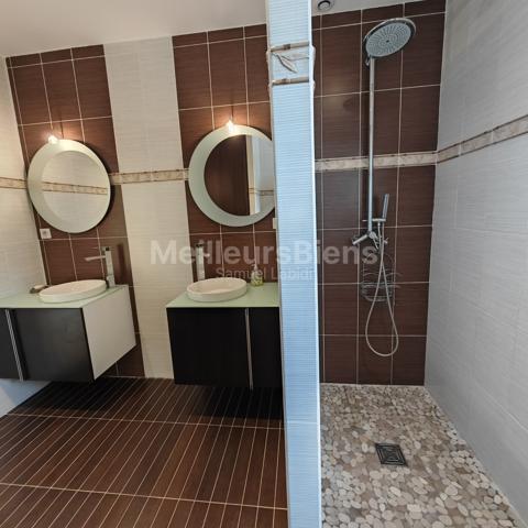 VILLA PLAIN-PIED 200M²ENV / 7 PIECES / TER 1900M² ENV/PISCINE+DEPENDANCE