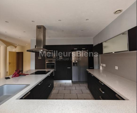 VILLA PLAIN-PIED 200M²ENV / 7 PIECES / TER 1900M² ENV/PISCINE+DEPENDANCE