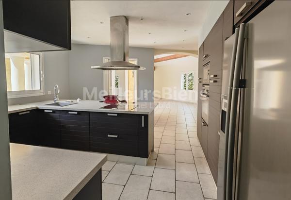 VILLA PLAIN-PIED 200M²ENV / 7 PIECES / TER 1900M² ENV/PISCINE+DEPENDANCE