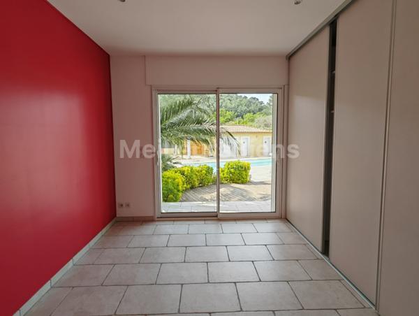 VILLA PLAIN-PIED 200M²ENV / 7 PIECES / TER 1900M² ENV/PISCINE+DEPENDANCE