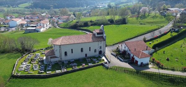 Ancien presbytère du XVIe - 293 m² - Vue montagnes - Fort potentiel Hasparren