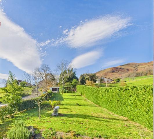 Ancien presbytère du XVIe - 293 m² - Vue montagnes - Fort potentiel Hasparren