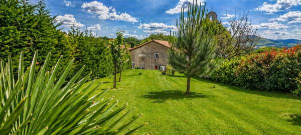 Ancien presbytère du XVIe - 293 m² - Vue montagnes - Fort potentiel Hasparren