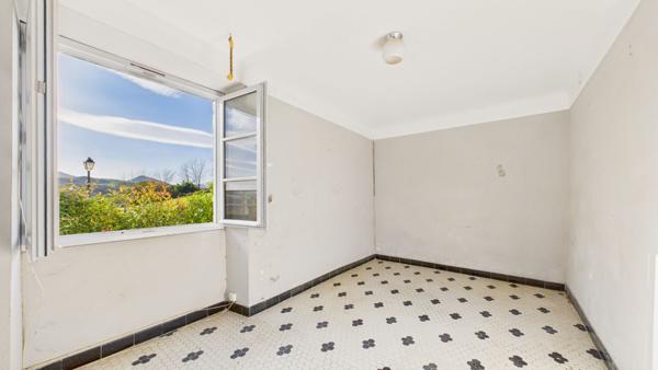 Ancien presbytère du XVIe - 293 m² - Vue montagnes - Fort potentiel Hasparren