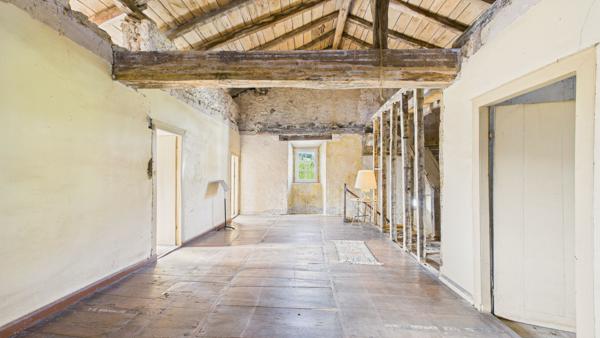 Ancien presbytère du XVIe - 293 m² - Vue montagnes - Fort potentiel Hasparren
