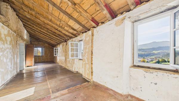 Ancien presbytère du XVIe - 293 m² - Vue montagnes - Fort potentiel Hasparren