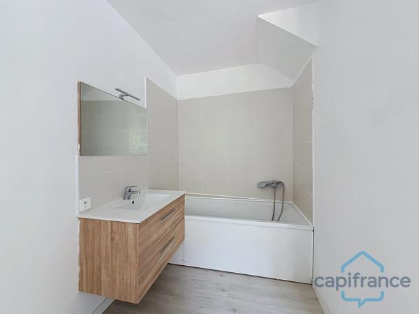 Maison à vendre avec 1 T4 de 80 m2 + 2 T2 de 36 m2 SAINT JEAN DU GARD (30)terrain environ 10719 m2