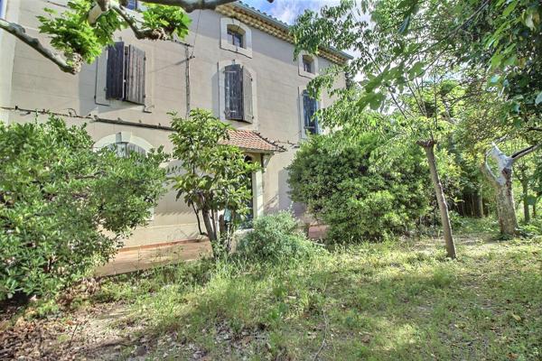 La Fare-les-Oliviers (13580) La fare les Oliviers Bastide composée de Trois Batiments