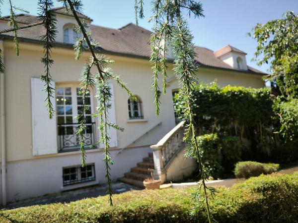 Maison Ile de France de qualité . Jardin clos . Foix . Ferrieres sur ariege