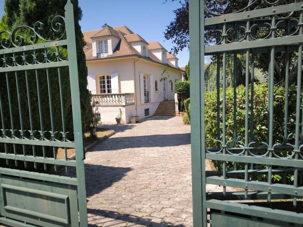 Maison Ile de France de qualité . Jardin clos . Foix . Ferrieres sur ariege