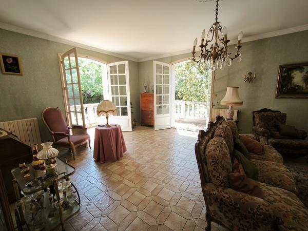 Maison Ile de France de qualité . Jardin clos . Foix . Ferrieres sur ariege