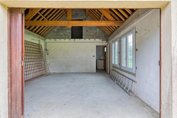 Belle brique et silex, rénovation soignée, de grande qualité, calme, terrain plat