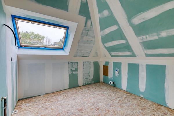 Belle brique et silex, rénovation soignée, de grande qualité, calme, terrain plat