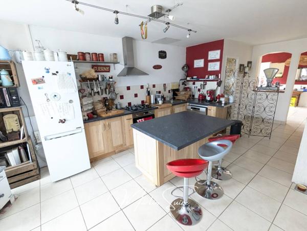 Immeuble à vendre 6 pièces de 240 m²