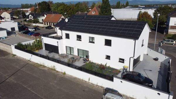 Superbe grande maison de prestige récente avec sa piscine intérieur à BENFELD