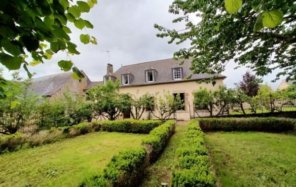 Vente Maison de village ref.7271 ancien prieuré Courcite