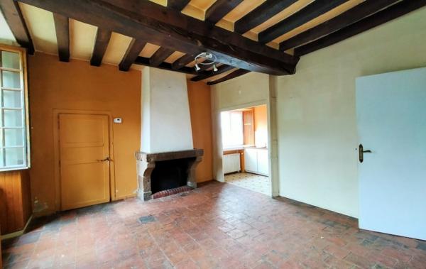 Vente Maison de village ref.7271 ancien prieuré Courcite