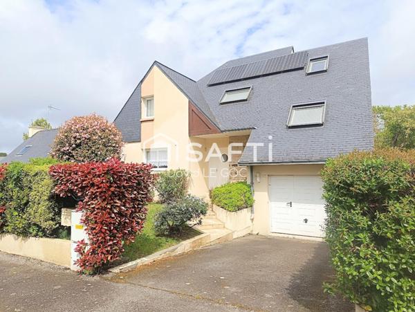 Fouesnant, en impasse, le centre ville à pied, maison d'architecte, 143 m², 4 chambres, deux bureaux, sous-sol enterré, double garage