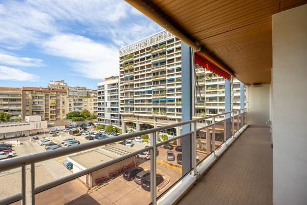 ***MARSEILLE 8ᵉ — PRADO / PÉRIER — RÉSIDENCE LE GOYA — T5 TRAVERSANT DE 132M² — VUE DEGAGEE — BALCON FILANT — PARKING COLLECTIF FERME — VISITE VIRTUELLE DISPONIBLE***