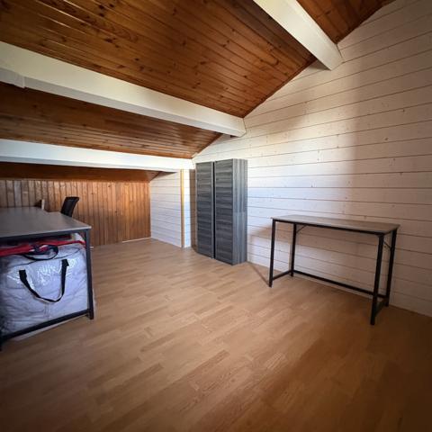 Appartement
         5 pièces
        - 85 m² 225 000 € *