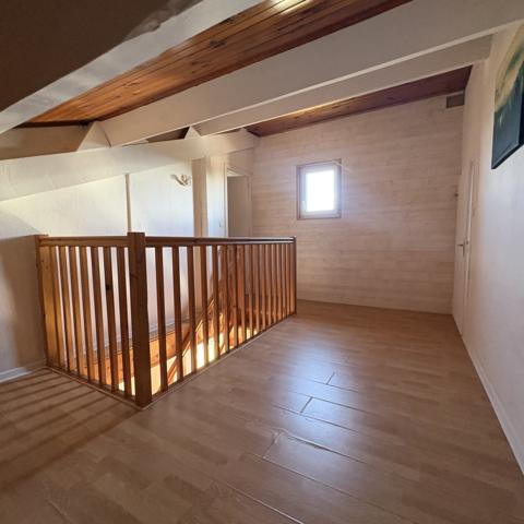 Appartement
         5 pièces
        - 85 m² 225 000 € *