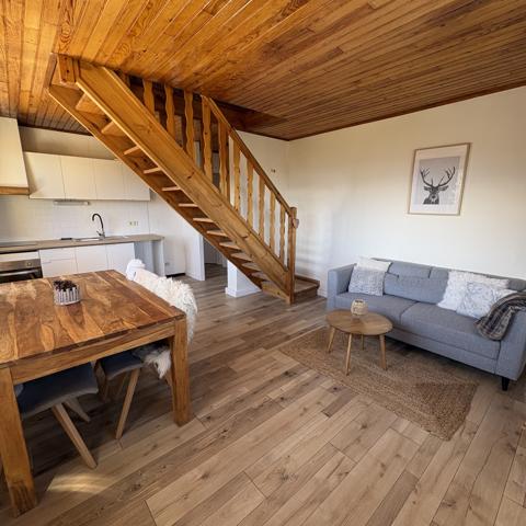 Appartement
         5 pièces
        - 85 m² 225 000 € *