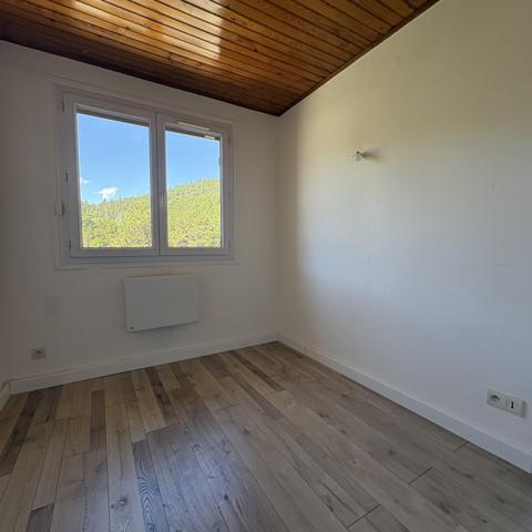 Appartement
         5 pièces
        - 85 m² 225 000 € *