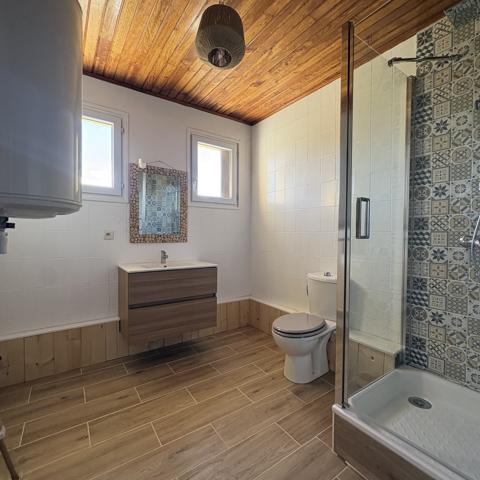 Appartement
         5 pièces
        - 85 m² 225 000 € *