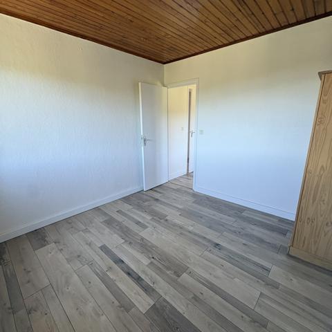 Appartement
         5 pièces
        - 85 m² 225 000 € *