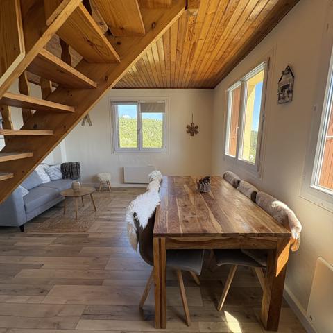 Appartement
         5 pièces
        - 85 m² 225 000 € *