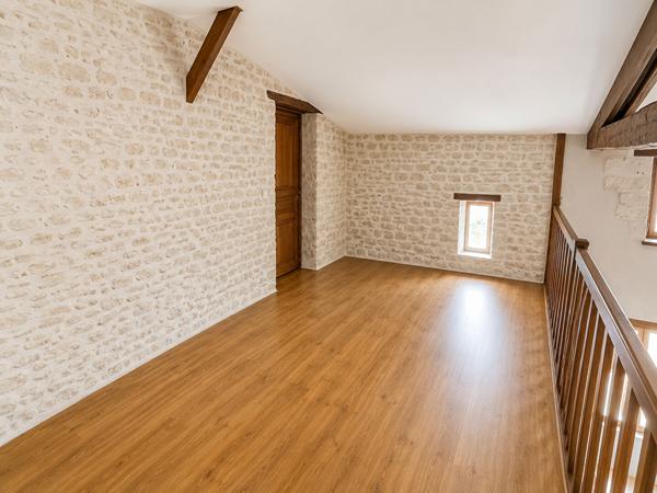 Maison Puy Du Lac 8 pièce(s) 168.71 m2
