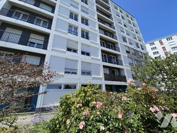 Secteur Bellevue - À proximité immédiate des facultés, découvrez cet appartement situé au 6 éta...